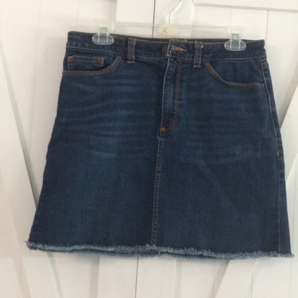 Universal threads blue jean skirt size 6/28.